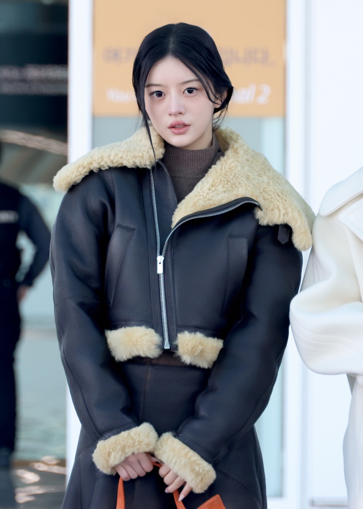 [공항패션] 아일릿 윤아·민주·원희 ‘자크뮈스’식 스타일링은 이렇게 1107-Image